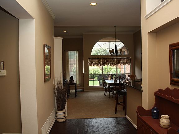 2nd image of 5915 La Cumbre Dr