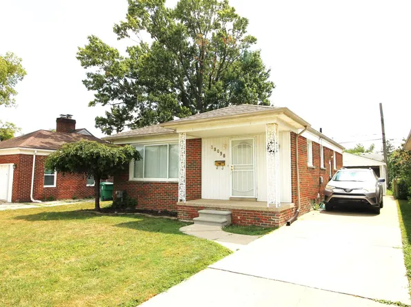 18098 Oak Ave, Eastpointe, MI 48021