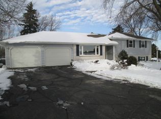 W5326 Schmidt Rd, APPLETON, WI 54915