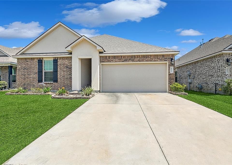 1st image of 804 Bent Cypress Ln