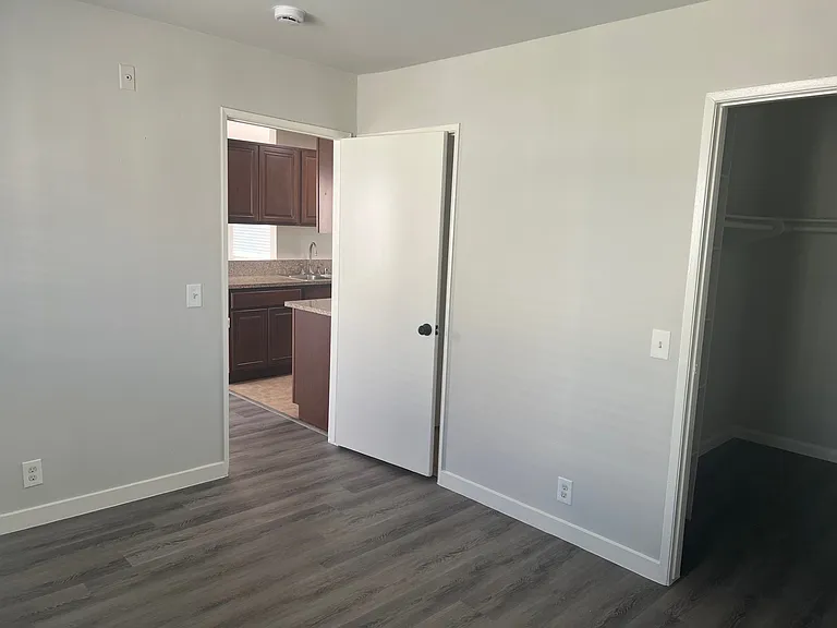 8520 Cedros — Photo 5