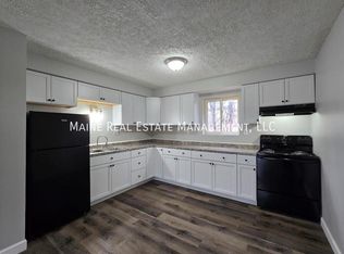 22 Hillside Ln APT 5, Lewiston, ME 04240