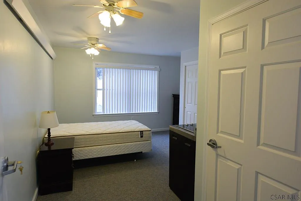 1 bed, 1.0 bath, $595 — Photo 3