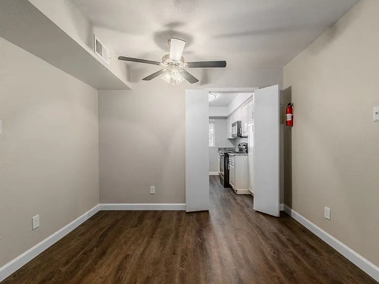 Shenandoah Apartments — Photo 8