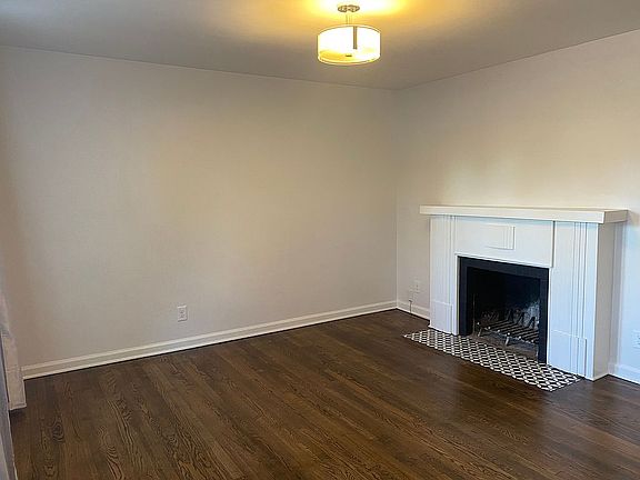 5th image of 1474 E Portland St