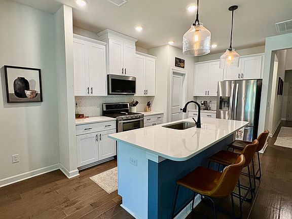 5th image of 1073 Amberley Crossing Dr