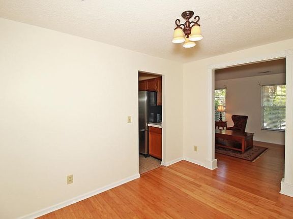 5th image of 2053 Country Manor Dr