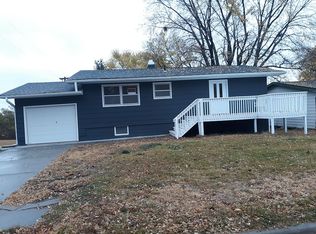 906 Maple St, Springfield, SD 57062