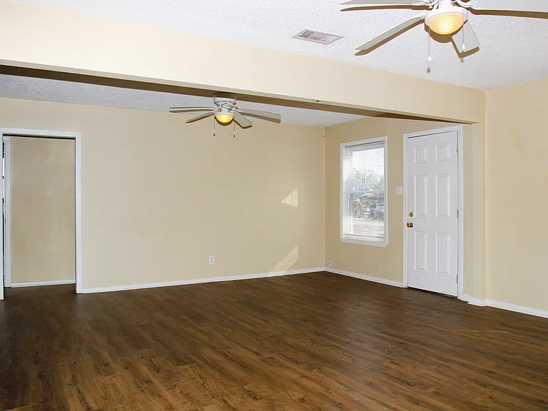 520 McKee St — Photo 2