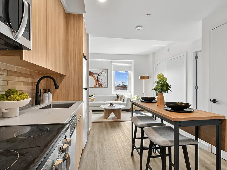 336 Douglass St — Photo 2