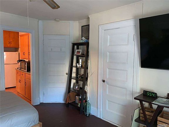 3rd image of 253 Sea Cliff Ave APT 2