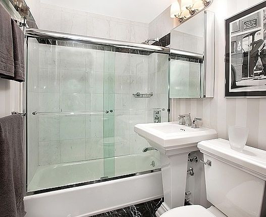 3rd image of 415 E 52nd St APT 2BB