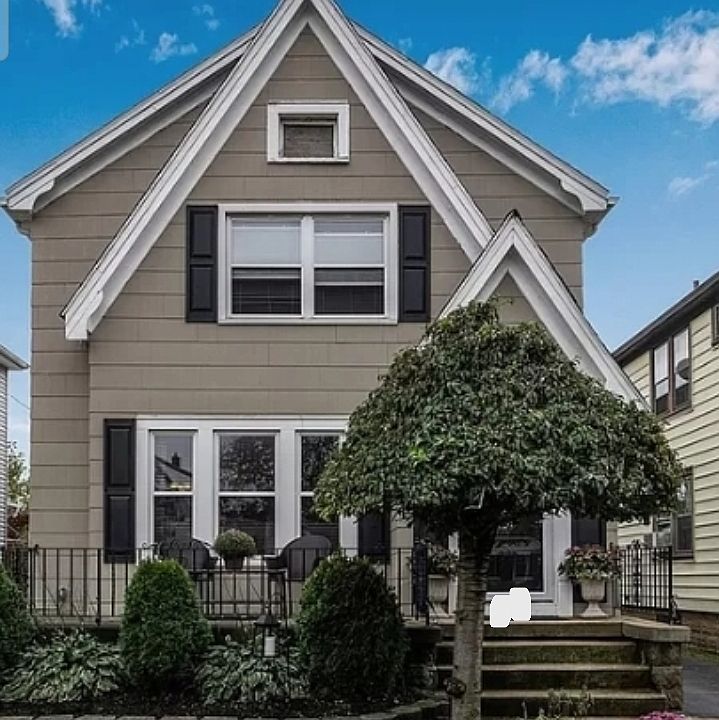 1st image of 305 Saint Lawrence Ave
