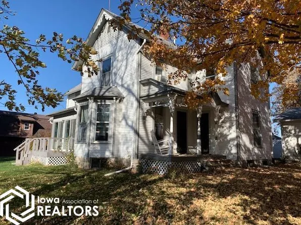 104 N Adams St, Wayland, IA 52654