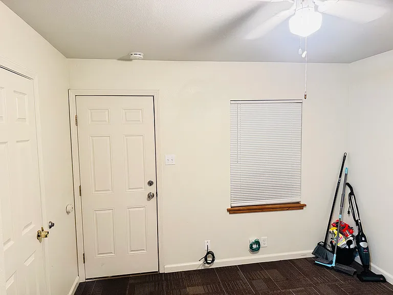 1293 Clover Dr #C — Photo 5