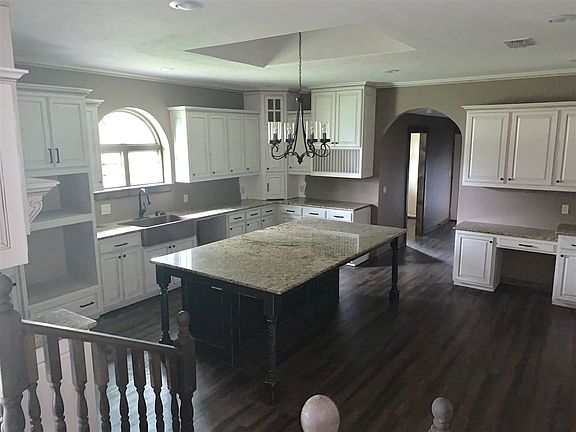 4th image of 325 Crestwood Dr