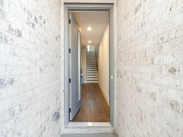 673 Ethel St NW — Photo 3