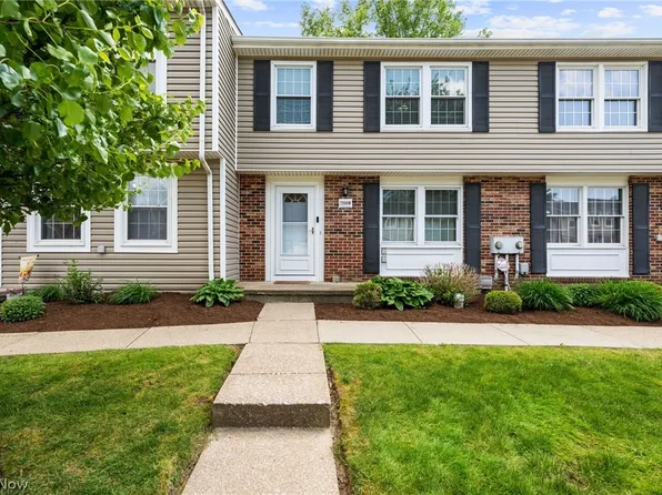 7390 Willow Run Dr, Mentor, OH 44060