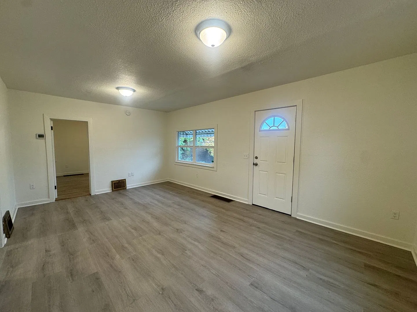 Remodeled 3bd/2ba Garland District Bungalow | Shop | Detached Garage | 6-Month Lease | Avail 10/23 — Photo 4
