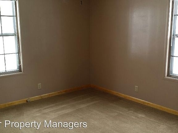4th image of 60345 Missouri Ave