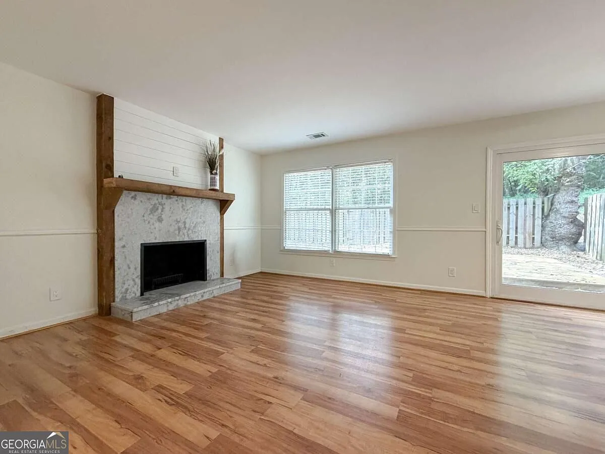 2 bed, 2.5 bath, $2,200 — Photo 3