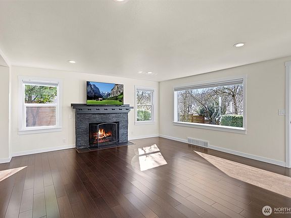 3rd image of 12046 12th Avenue NE
