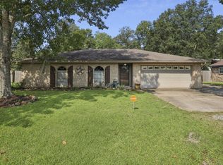25 Stradford Dr, Orange, TX 77632