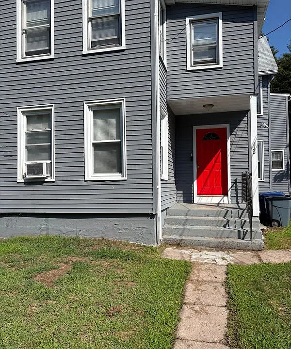 135 York St #2