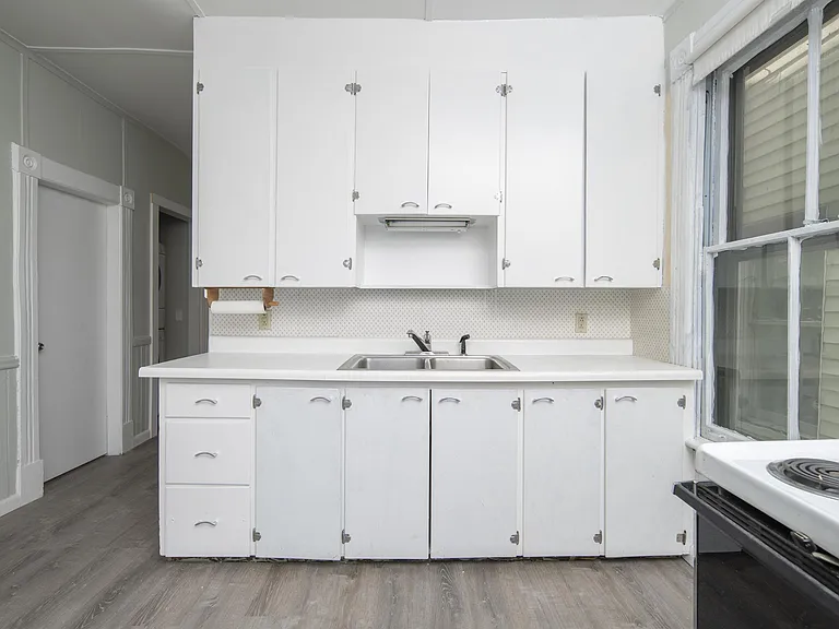 159 Hoosick St #1R — Photo 4