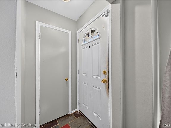 2nd image of 16725 Sunderland Rd