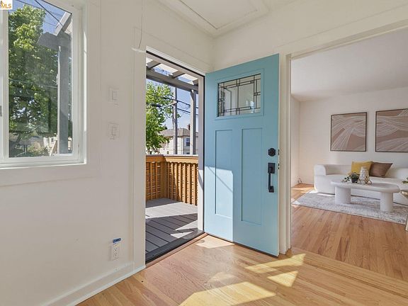 4th image of 1435 Berkeley Way