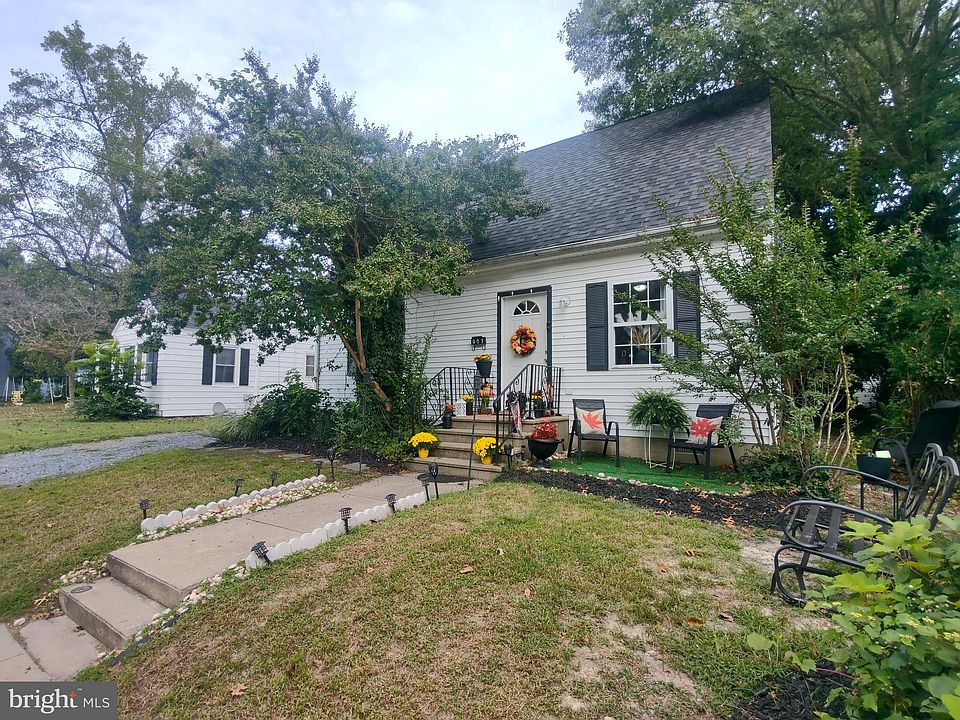 2nd image of 903 Hanover St