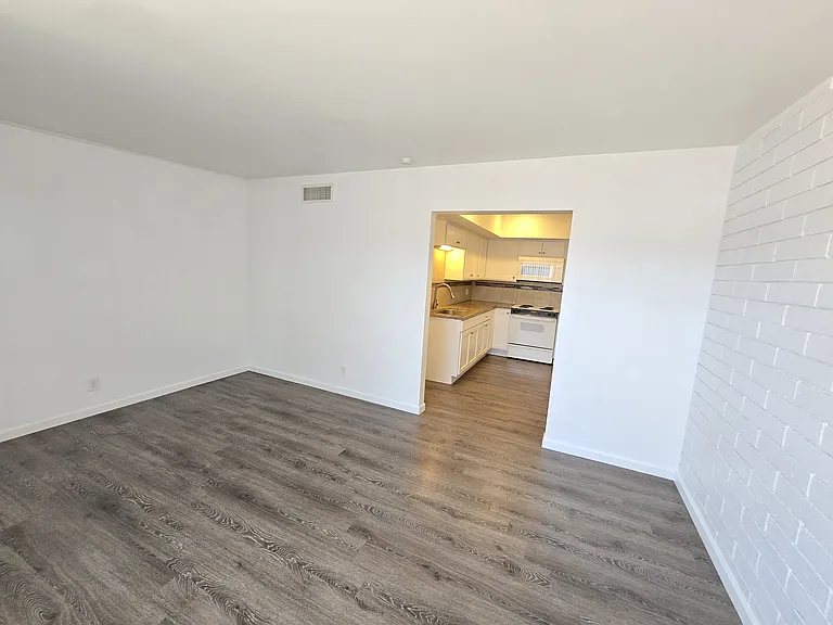 524 W Malibu Dr #4 — Photo 4