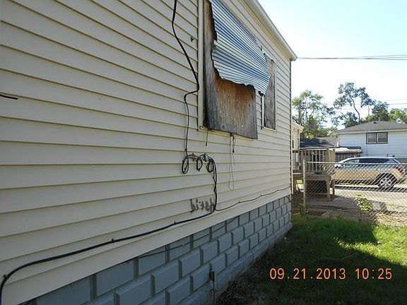 4th image of 14734 Lincoln Ave