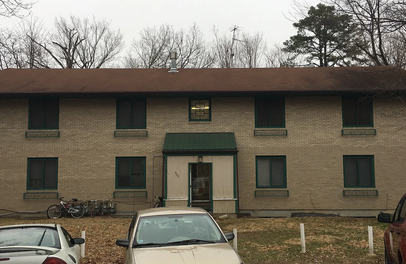 Cozy 1 Bedroom Apartment off East Campus — Photo 2