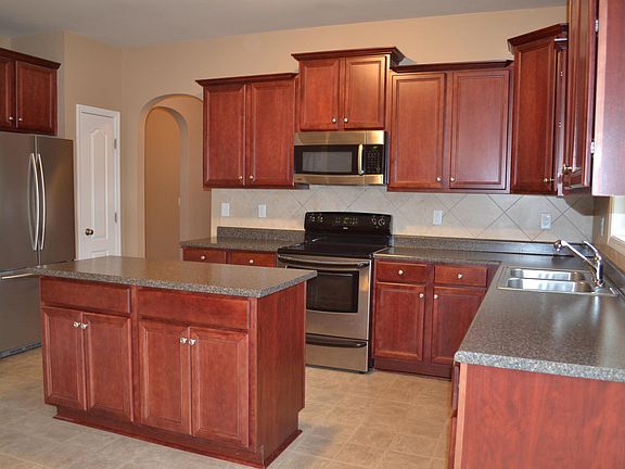 3rd image of 140 Rosslyn Chapel Ln