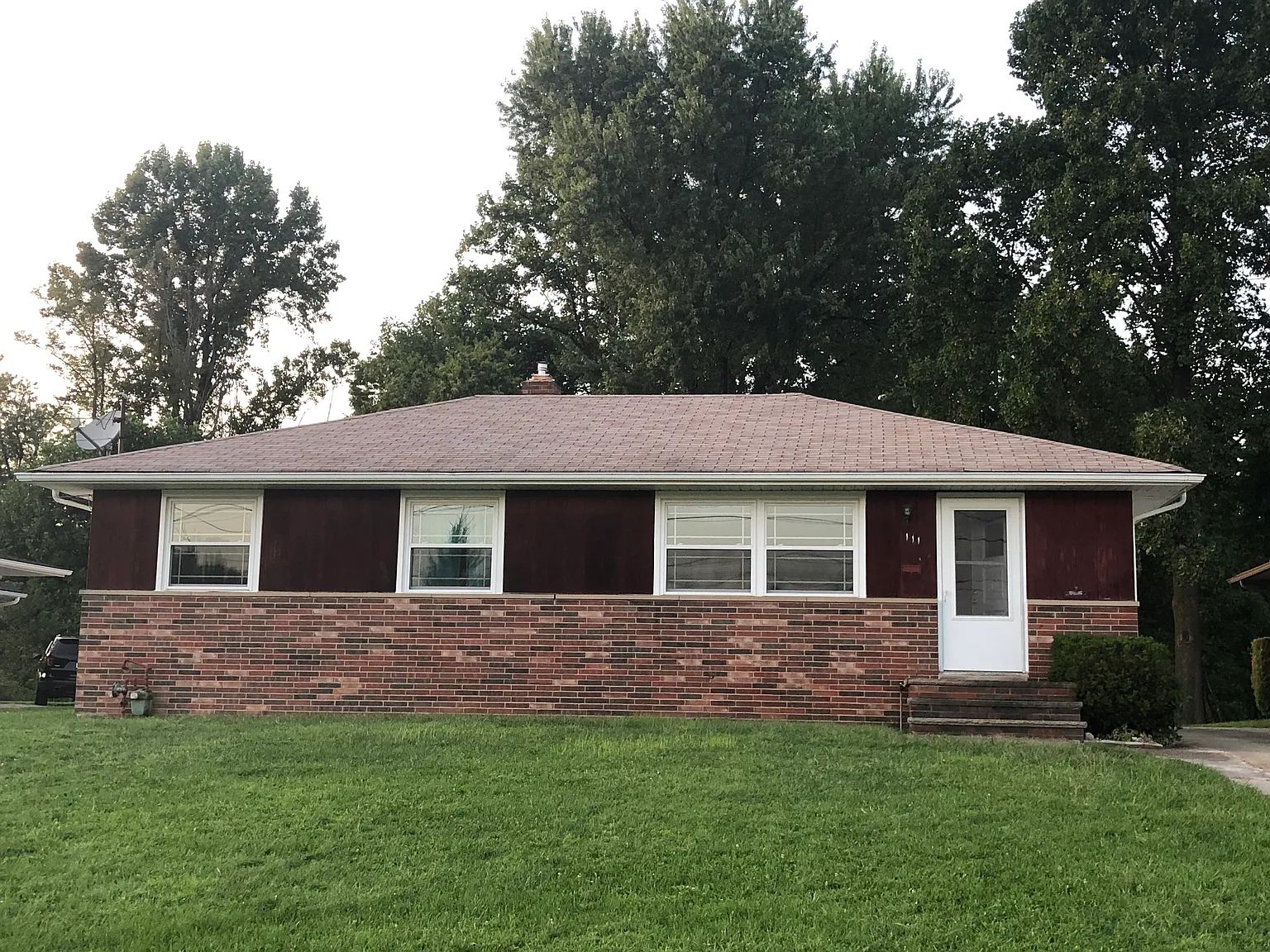 111 Vincent Ave photo 1
