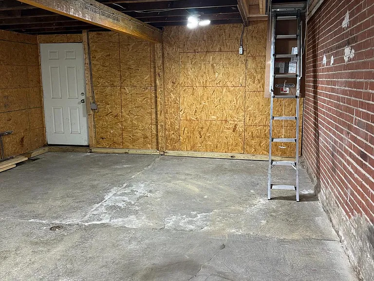 392 W Broad St — Photo 4