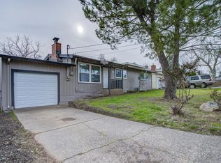 1525 Riviera Dr, Redding, CA 96001