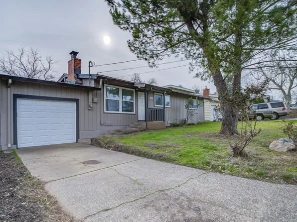 1525 Riviera Dr, Redding, CA 96001