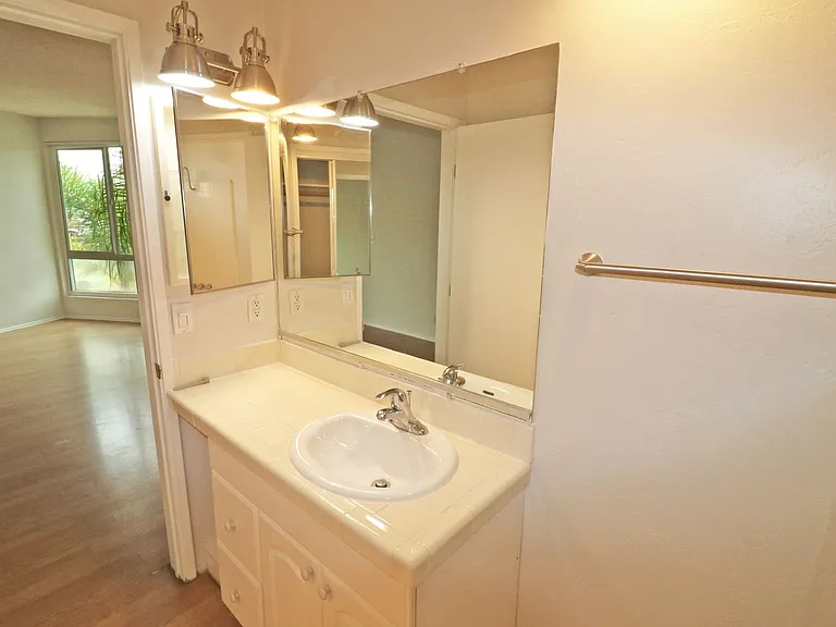 1834 Mission Ave — Photo 6
