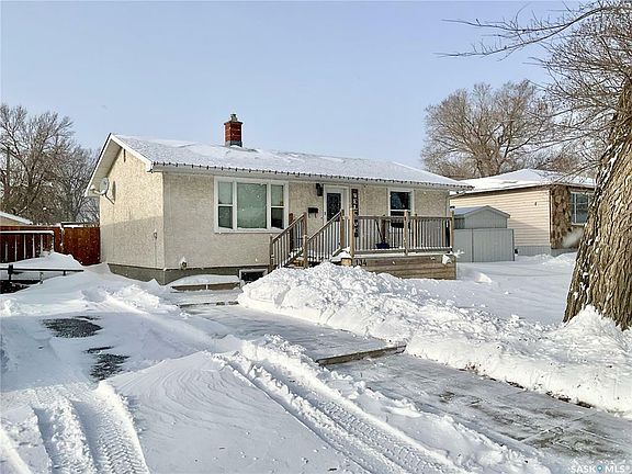 2nd image of 134 Montreal St N