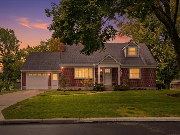 136 E Ridgeway Dr, Dayton, OH 45459