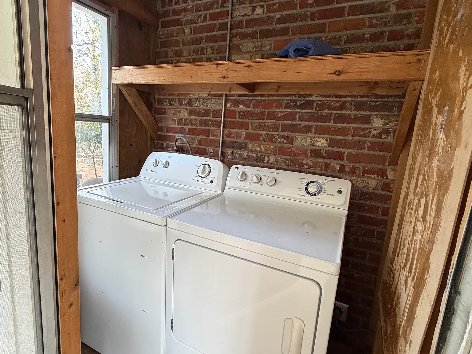 3 bed, 1.5 bath, 1300 sqft, $1,700 — Photo 3