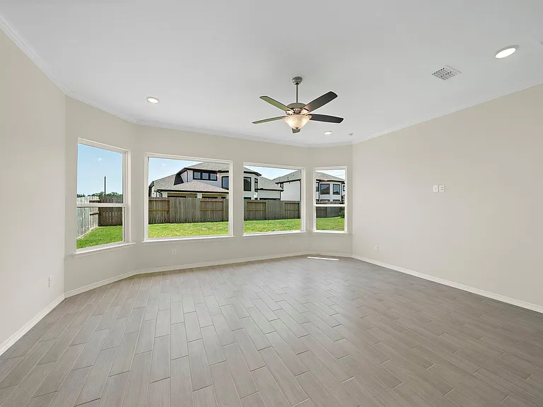 9806 Oakwood Trl — Photo 12