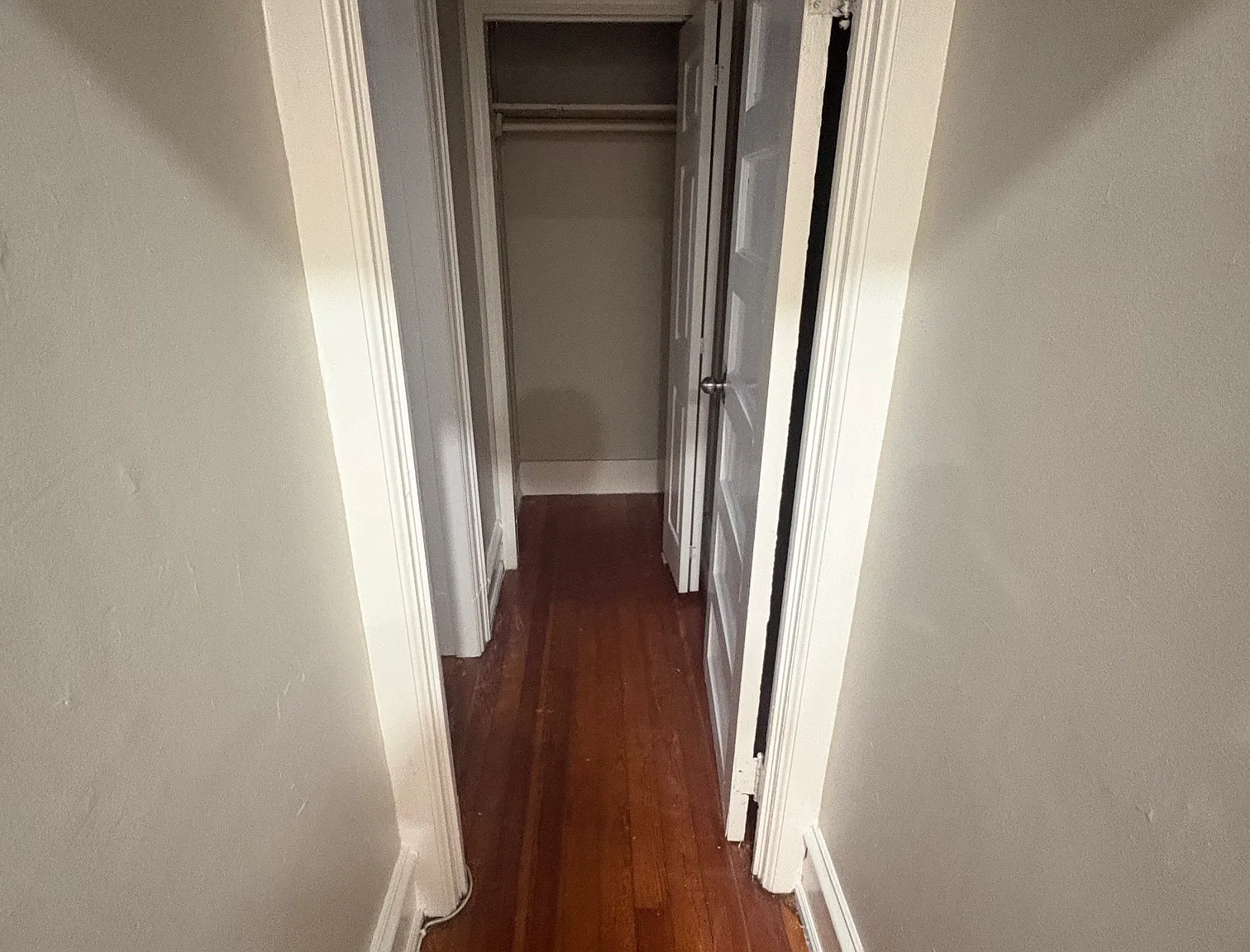 1 bed, 700 sqft, $1,200 — Photo 3