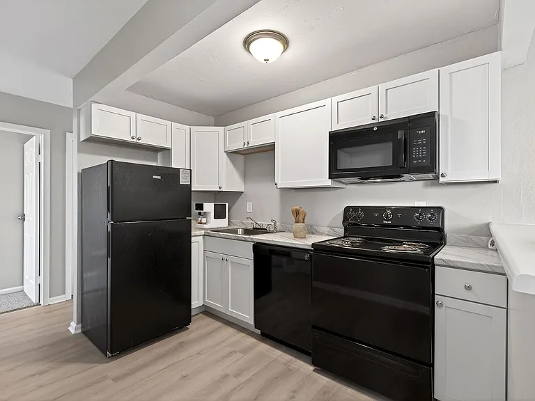 Monroe Terrace Apartments — Photo 25