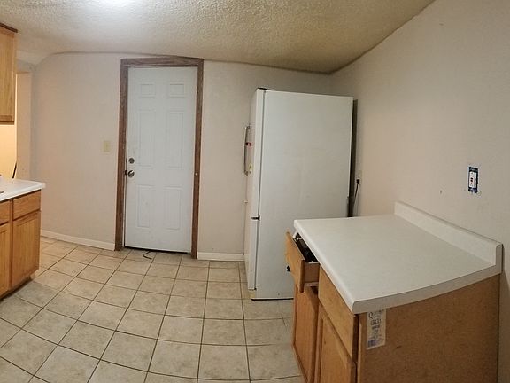 4th image of 752 Bush Ave