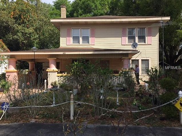 2nd image of 1620 Holly Rd