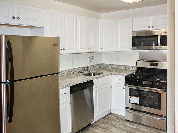 2nd image of 6147 Leesburg Pike APT 603